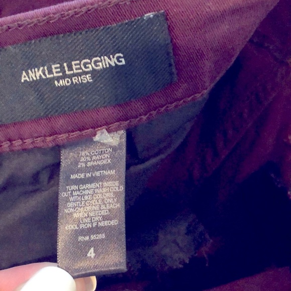 Express size 4 burgundy distressed skinny jeans - Picture 6 of 6